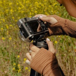 Peak Design Micro Clutch I Placa | Correa de dedo para cámaras mirrorless pequeñas con placa ARCA incluida