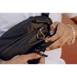 Peak Design Outdoor Sling 7L Negra Bandolera | Bandolera impermeable para aventura, fotografía y uso diario