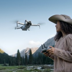 DJI Mini 4 Pro Fly More Combo + RC 2 | Dron 4K ultraligero con combo completo