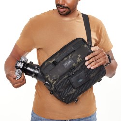 Tenba Bolsa Bandolera Axis V2 6L Multicam | Bandolera táctica con diseño camuflaje para fotógrafos