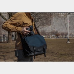 Tenba Bolsa de Hombro Messenger DNA 9 Negra | Bolsa fotográfica compacta tipo messenger