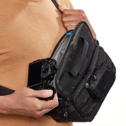 Tenba Bolsa Bandolera Axis V2 4L Multicam | Bolsa táctica con diseño camuflaje para fotógrafos