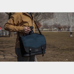 Tenba Bolsa de Hombro Messenger DNA 16 Slim Azul | Bolsa messenger delgada para cámara y portátil