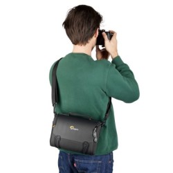 LOWERPRO Adventura SH 140 III Negro | Bolsa de hombro para cámaras DSLR medianas y accesorios