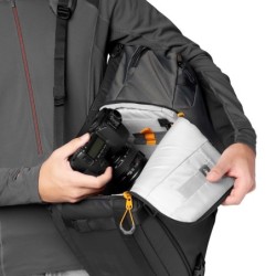 LOWERPRO Fastpack PRO BP 250 AW III Gris | Mochila híbrida profesional para fotografía y tecnología