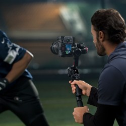 DJI RS 4 Combo | Estabilizador de 3 ejes con motor Focus Pro y batería de alta capacidad