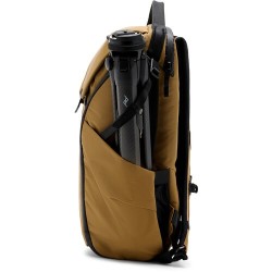 Peak Design Everyday 20L V2 Coyote Mochila | Mochila urbana y fotográfica con diseño funcional y color arena
