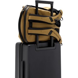 Peak Design Everyday 20L V2 Coyote Mochila | Mochila urbana y fotográfica con diseño funcional y color arena
