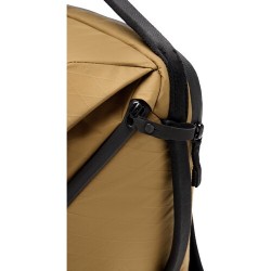 Peak Design Everyday 20L V2 Coyote Mochila | Mochila urbana y fotográfica con diseño funcional y color arena