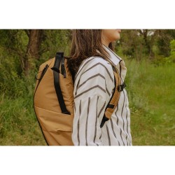 Peak Design Everyday 20L V2 Coyote Mochila | Mochila urbana y fotográfica con diseño funcional y color arena