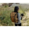 Peak Design Everyday 20L V2 Coyote Mochila | Mochila urbana y fotográfica con diseño funcional y color arena