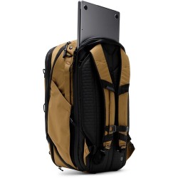 Peak Design Travel 45L Coyote Mochila | Mochila técnica expandible para fotografía y viajes largos