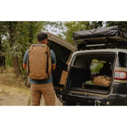 Peak Design Travel 45L Coyote Mochila | Mochila técnica expandible para fotografía y viajes largos
