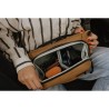 Peak Design Everyday Sling 3L Coyote Bandolera | Bandolera compacta para cámara y objetos personales en estilo Coyote