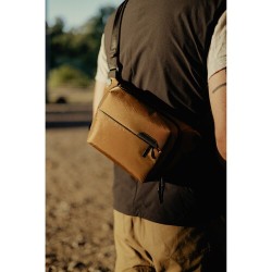 Peak Design Everyday Sling 3L Coyote Bandolera | Bandolera compacta para cámara y objetos personales en estilo Coyote