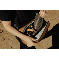 Peak Design Everyday Sling 6L Coyote Bandolera | Bandolera versátil para cámara, accesorios y objetos personales