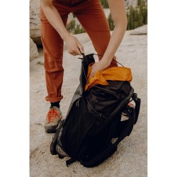 Peak Design Outdoor Backpack 25L Negra Mochila | Mochila resistente al agua para aventuras y fotografía técnica
