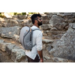 Peak Design Everyday Zip 20L Gris Mochila | Mochila fotográfica gris de 20 litros con acceso completo y estilo moderno