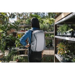Peak Design Everyday Zip 20L Gris Mochila | Mochila fotográfica gris de 20 litros con acceso completo y estilo moderno