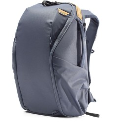 Peak Design Everyday Zip 20L Azul Mochila | Mochila técnica compacta en azul Midnight para creadores y fotógrafos urbanos