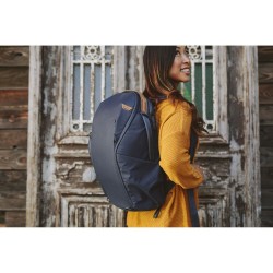 Peak Design Everyday Zip 20L Azul Mochila | Mochila técnica compacta en azul Midnight para creadores y fotógrafos urbanos