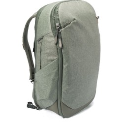 Peak Design Travel 30L Salvia Mochila | Mochila técnica en color verde salvia para escapadas creativas y fotografía compacta