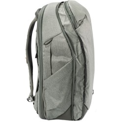 Peak Design Travel 30L Salvia Mochila | Mochila técnica en color verde salvia para escapadas creativas y fotografía compacta