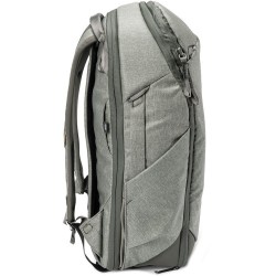 Peak Design Travel 30L Salvia Mochila | Mochila técnica en color verde salvia para escapadas creativas y fotografía compacta