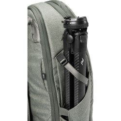 Peak Design Travel 30L Salvia Mochila | Mochila técnica en color verde salvia para escapadas creativas y fotografía compacta