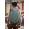 Peak Design Travel 30L Salvia Mochila | Mochila técnica en color verde salvia para escapadas creativas y fotografía compacta