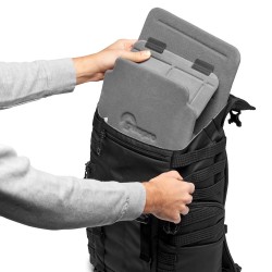 LOWERPRO ProTactic BP 300 AW II Negro | Mochila táctica compacta para fotografía urbana y profesional