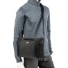 Think Tank SpeedTop Crossbody 15 Gris Estuche | Estuche cruzado de acceso rápido para fotografía urbana y diaria