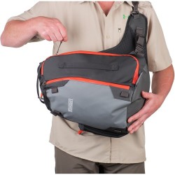 Think Tank MindShift Estuche 11L PhotoCross 13 Naranja | Estuche cruzado de mayor capacidad y visibilidad para cámaras DSLR o mi