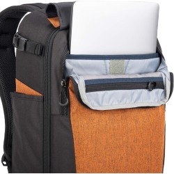 Think Tank Mochila Mirrorless Mover Naranja | Mochila colorida y práctica para cámaras mirrorless y equipo esencial