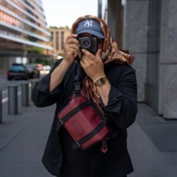Wandrd Rogue Sling Bag 4L Rhone Burgundy | bolsa bandolera fotográfica | bolsa sling fotográfica