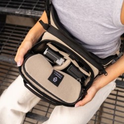 Wandrd Rogue Sling Bag 4L Yuma Tan | bolsa bandolera fotográfica | bolsa sling fotográfica