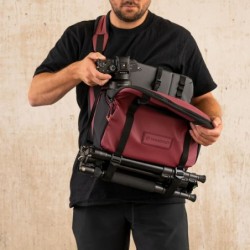 Wandrd Rogue Sling Bag 9L Rhone Burgundy | bolsa sling fotográfica grande | bolsa sling fotográfica