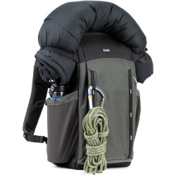 Think Tank Mochila BackLight Sprint Slate Negra | Mochila ligera para fotografía de aventura con estilo discreto y acceso traser