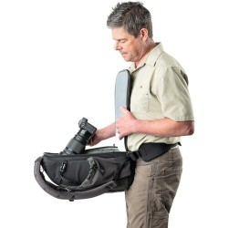 Think Tank Mochila BackLight Sprint Slate Negra | Mochila ligera para fotografía de aventura con estilo discreto y acceso traser