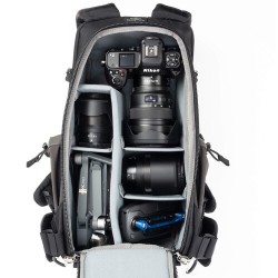 Think Tank Mochila BackLight Sprint Slate Negra | Mochila ligera para fotografía de aventura con estilo discreto y acceso traser