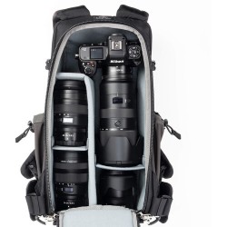 Think Tank Mochila BackLight Sprint Slate Negra | Mochila ligera para fotografía de aventura con estilo discreto y acceso traser