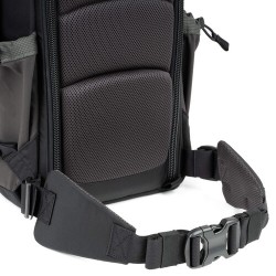 Think Tank Mochila BackLight Sprint Slate Negra | Mochila ligera para fotografía de aventura con estilo discreto y acceso traser