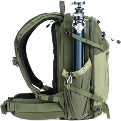 Think Tank Mochila BackLight 18L Verde | Mochila compacta para fotógrafos de aventura con acceso trasero seguro