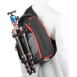 Think Tank Mochila MindShift PhotoCross 13 Gris | Mochila fotográfica compacta y resistente para aventuras al aire libre