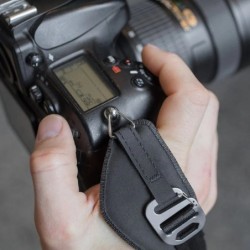 Peak Design Clutch CL3 Negra Correa de Mano | Correa lateral para cámaras réflex y sin espejo de tamaño medio o grande