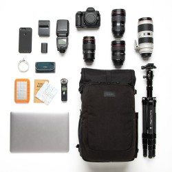 Tenba Mochila Fulton V2 16L Negra | Mochila fotográfica compacta y segura para cámaras DSLR y mirrorless