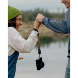 Peak Design Cuff Coyote Correa | Correa de muñeca en color arena para cámaras ligeras o mirrorless