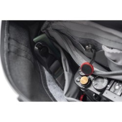 Peak Design The Field Pouch V2 Negro Estuche | Estuche versátil y plegable para accesorios o uso como riñonera