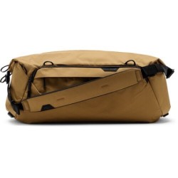 Peak Design Travel Duffel 35L Coyote Bolso de Hombro | Bolso de viaje amplio, resistente y versátil para fotógrafos y aventurero