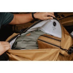 Peak Design Travel Duffel 50L Coyote Bolso de Hombro | Bolsa de gran capacidad para fotógrafos y viajeros con estilo aventurero